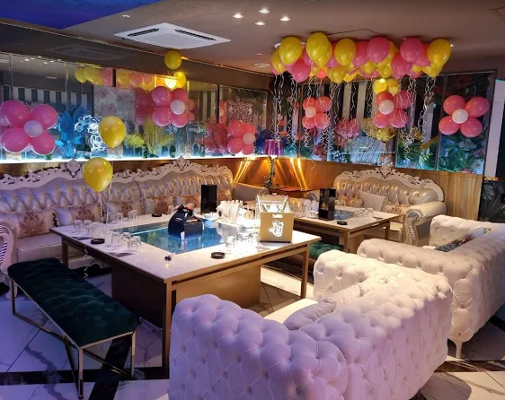 강남셔츠룸 프라이빗 룸 컨디션과 고급 소파 시설
